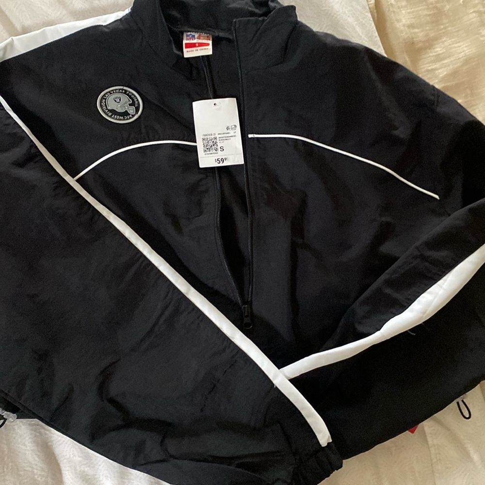 Cute cropped Raiders windbreaker jacket